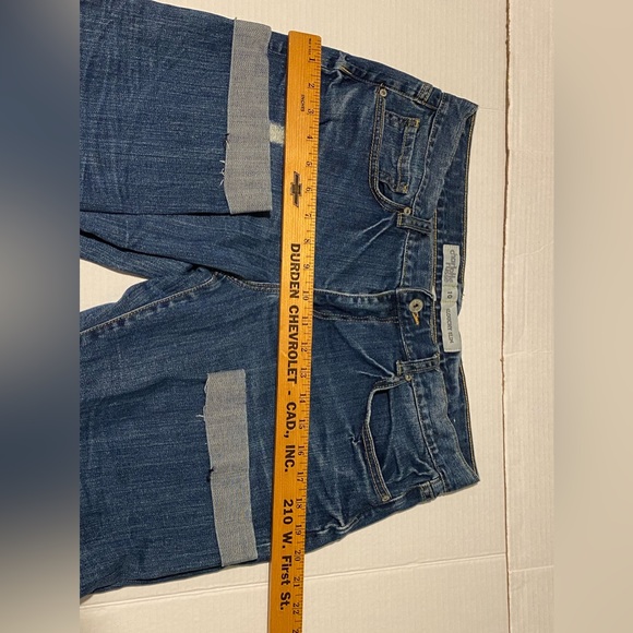 Charlotte Russe size 10 slouchy slim distressed thrashed stretch capri jeans - Picture 4 of 10